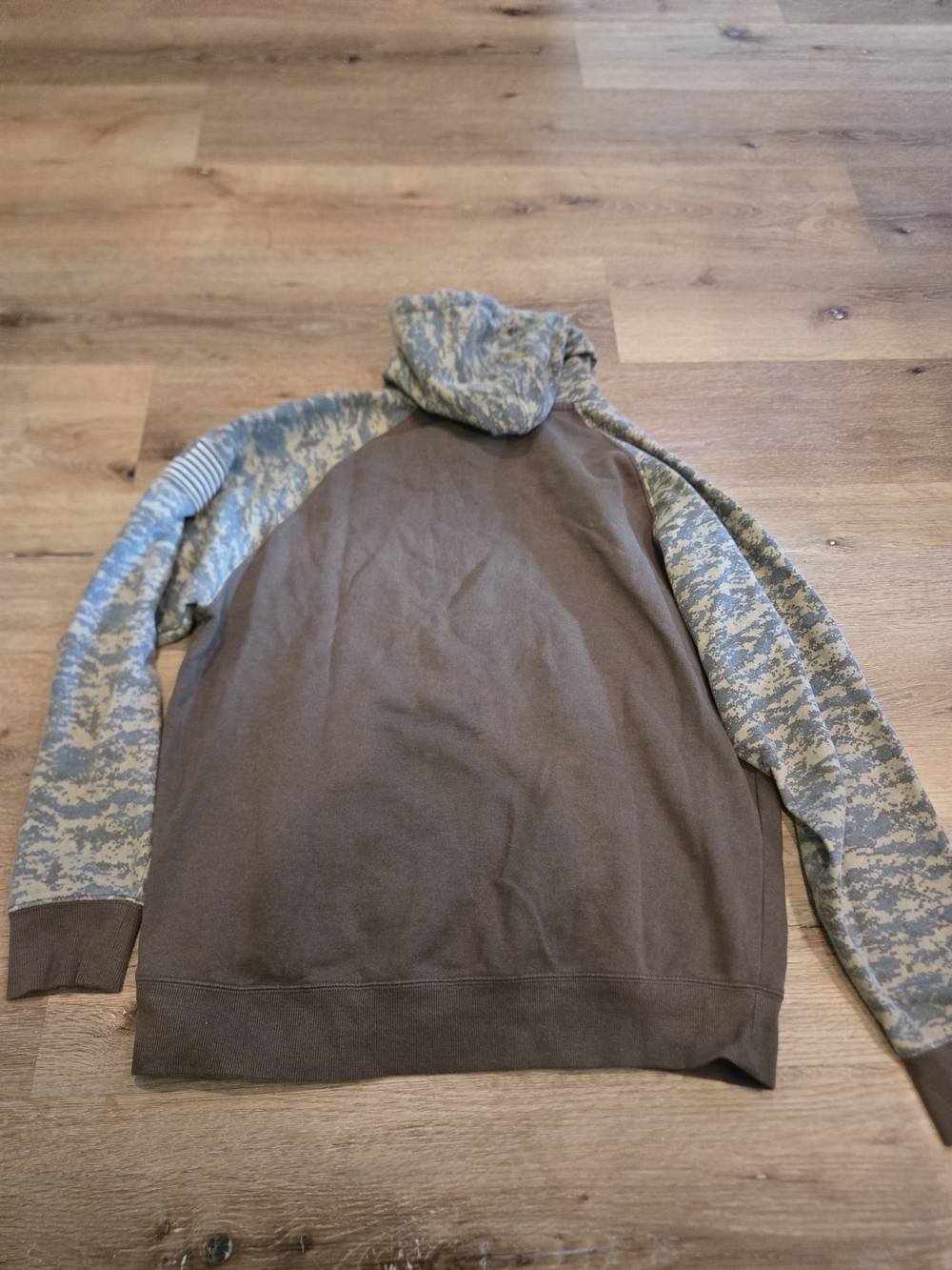 Ariat Men's Camo Sleeve Pullover Hoodie in Olive - Picture 2 of 3